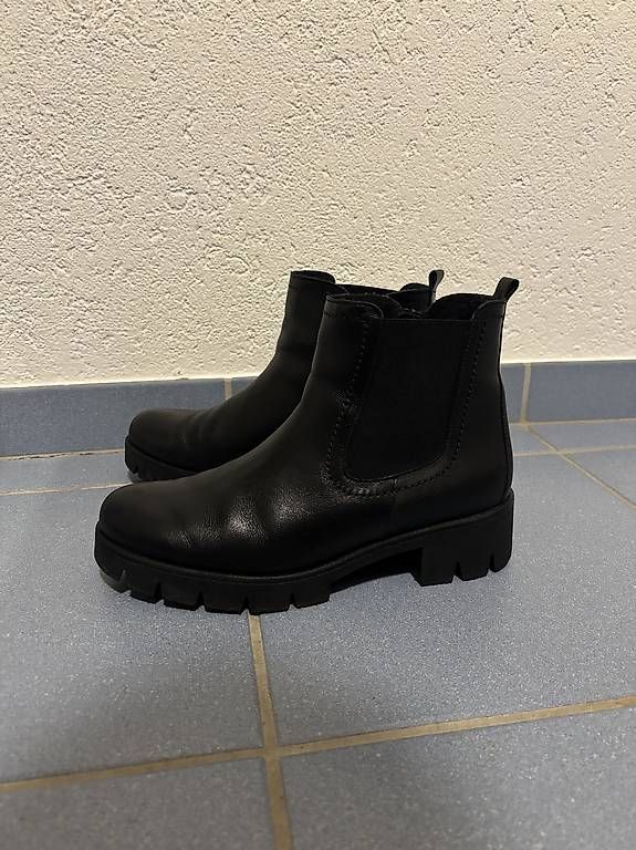 Scarpe da donna: Schwarze Chelseaboots – Usato da Muhen venduto da nelxley