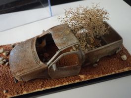 Ford Pick Up 1/43 Schrottplatz-Diorama Wüste
