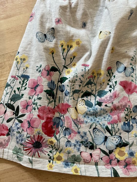 H&M Kleiderpakete & -sets: “2 Sommerkleider für Mädchen von H&M, Größe 122/128 – Gebraucht aus Zürich von Vma_reuse 4