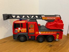 Grosses Feuerwehr-Spielzeugauto
