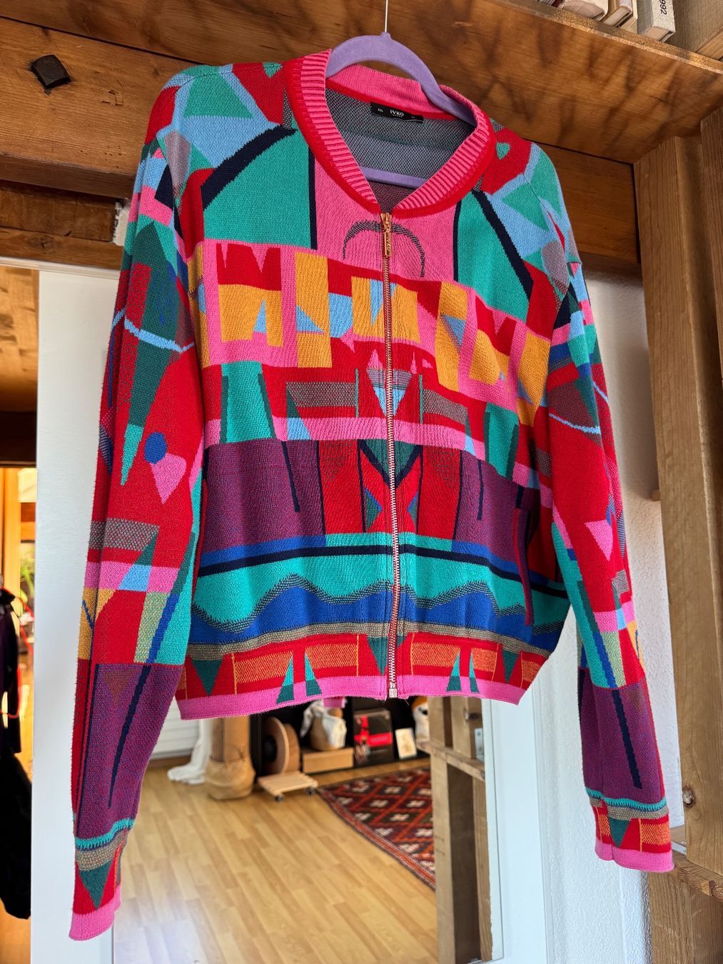 Ivko Pulls & Sweat-shirts: IVKO Strickjacke bunt gemustert, Gr. 44 – D'occasion à Zürich par yja_c5xh