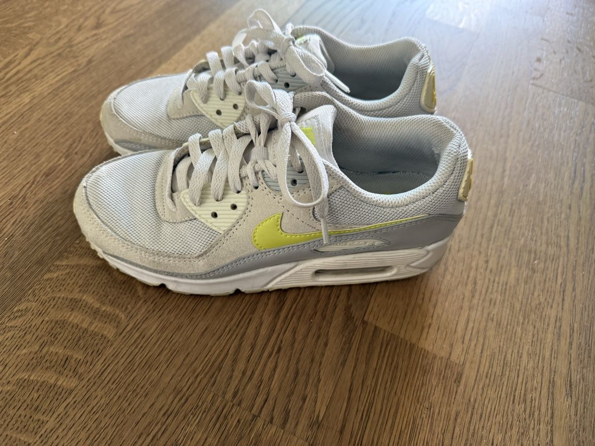 Nike Chaussures femmes: Nike Turnschuhe  – D'occasion à Schenkon par NaBr 1