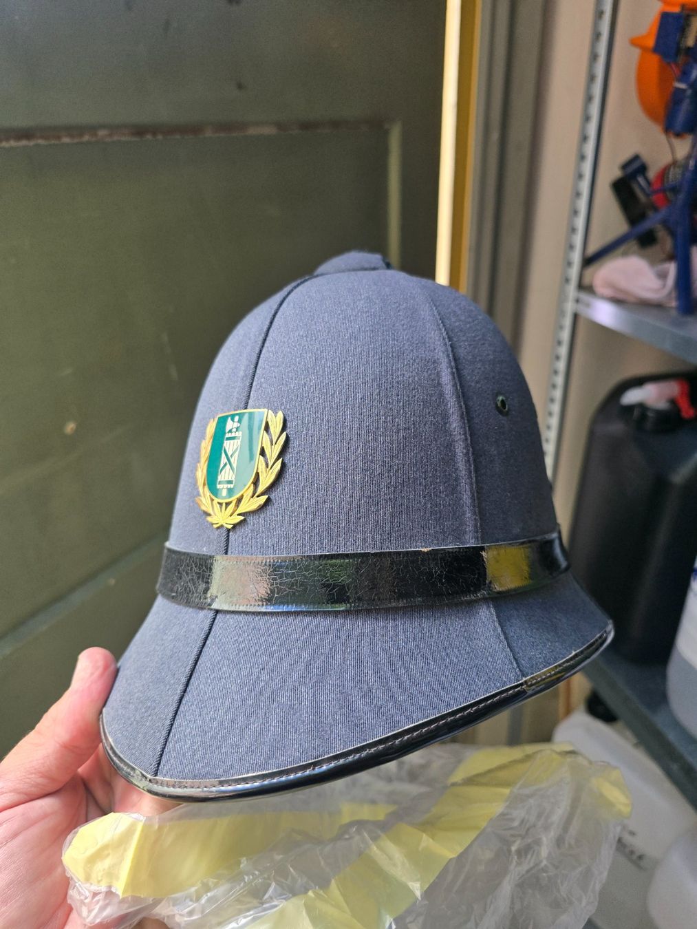 Copricapi, berretti & cappellini: Historischer Helm. St. GALLER KANTONSPOLIZEI – Usato da St gallen venduto da bb_12 1
