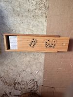 Domino dans boîte en bois