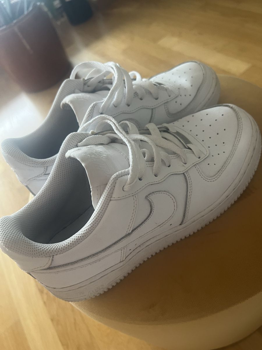 Nike Scarpe da uomo: Nike Air Force 1, Grösse 38.5, weiss – Usato da Sisseln AG venduto da L.A.88