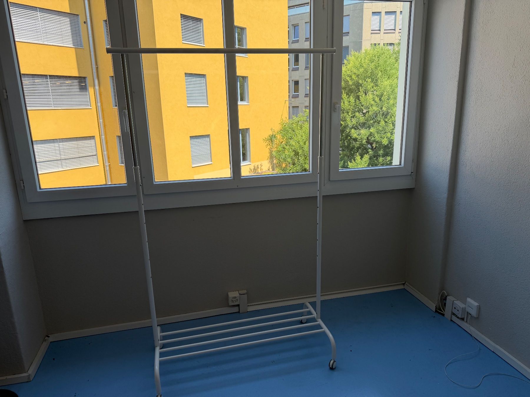 Garderobe: Kleiderständer mit Rollen und Ablage – Gebraucht aus Zürich von mar_hs6l 1