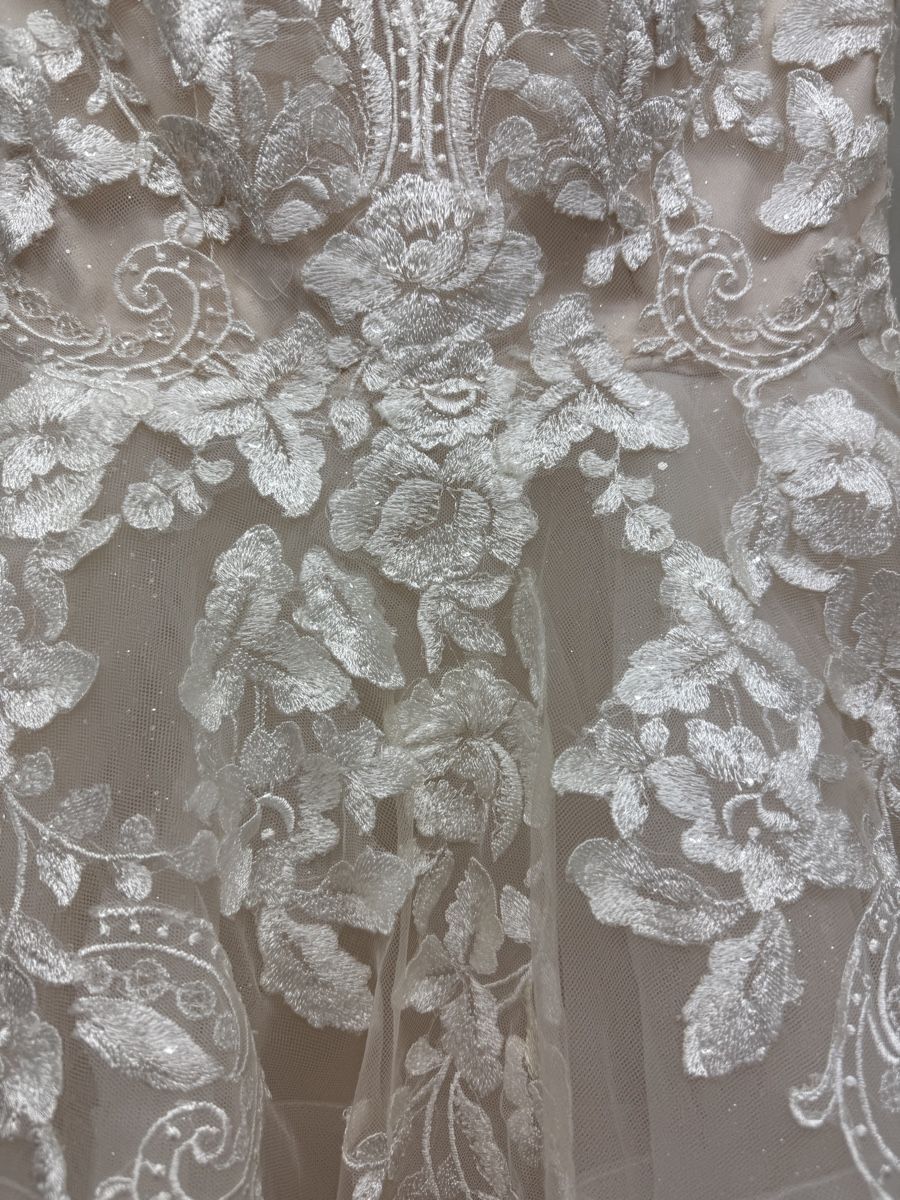 Vestiti: Abito sposa manica lunga in pizzo con scollo a V – Usato da Bellinzona venduto da mon_2wjn 4