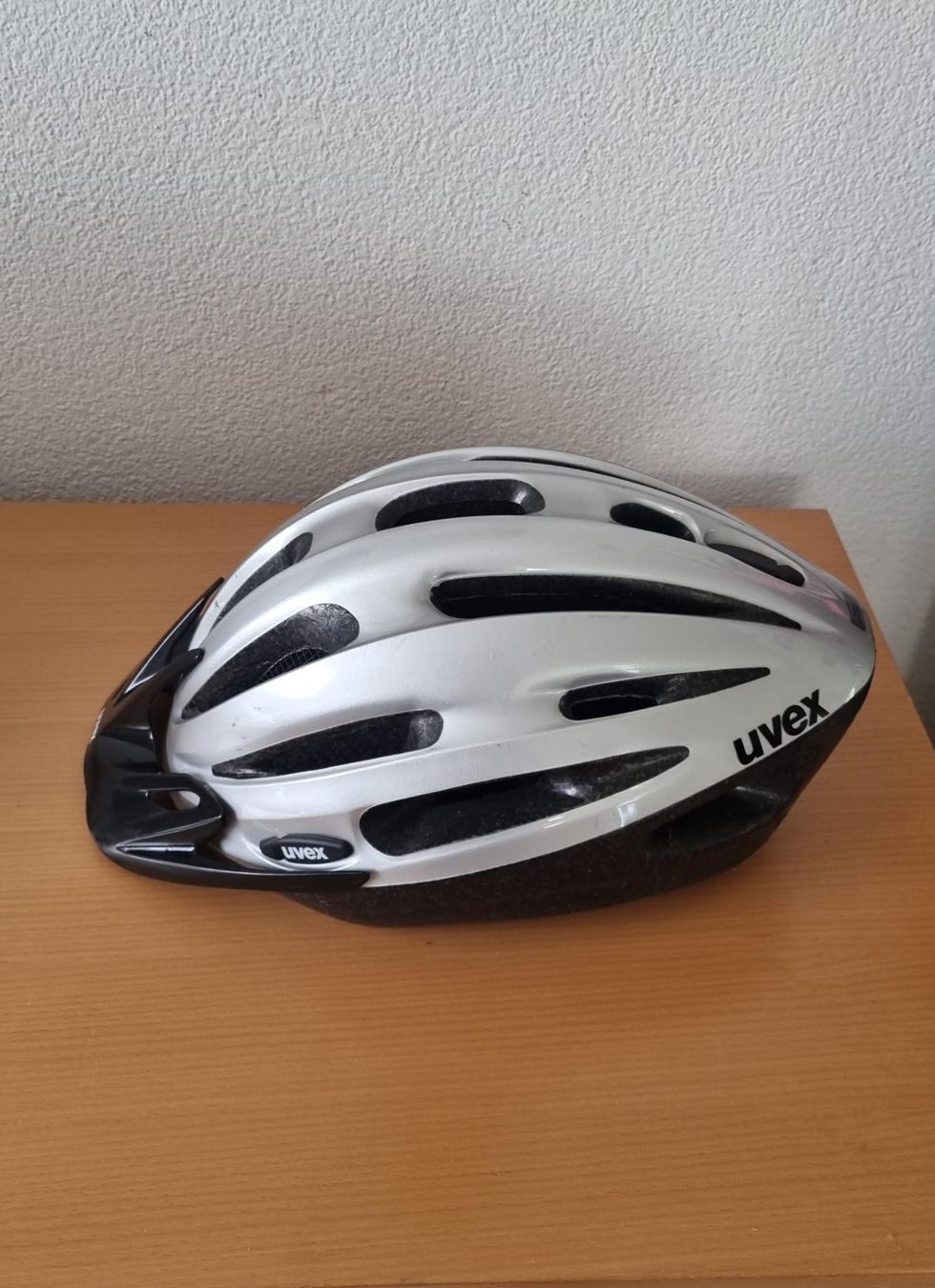 Uvex Caschi: Casco bici UVEX 54/56 cm – Usato da Cadenazzo venduto da man_9hnd 1