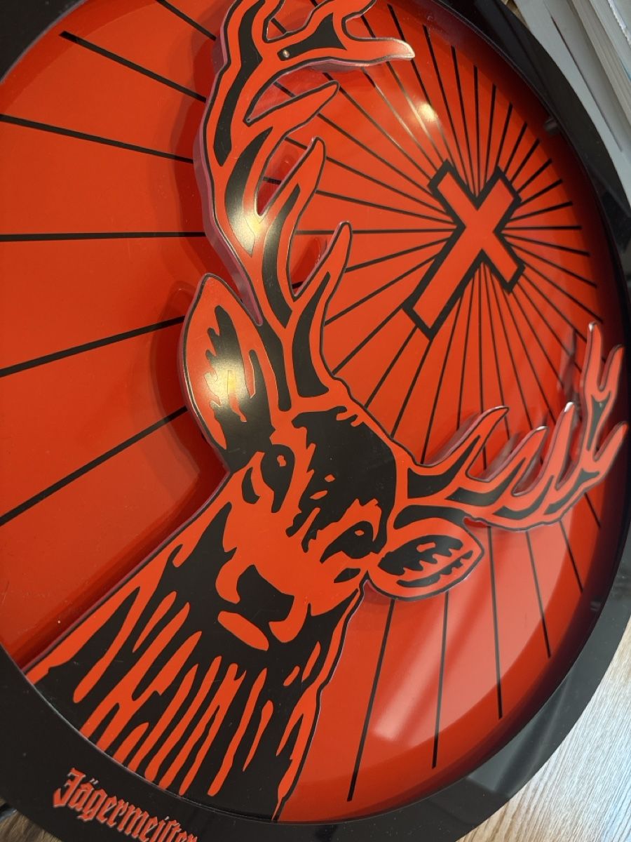 Lampade: Neonsign Jägermeister Westiform Durchmesser 50cm 2007 – Usato da Pfäffikon ZH venduto da Fruchtsaft 1