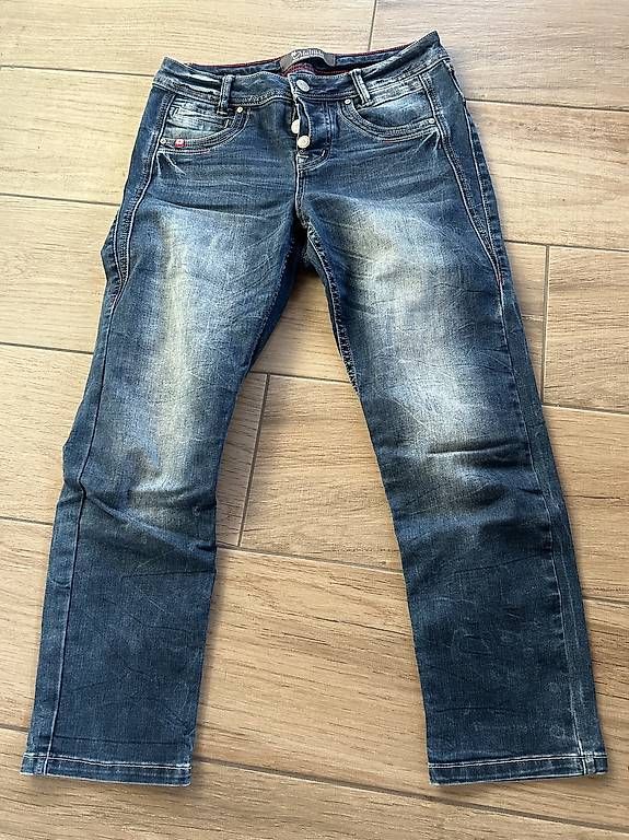 Jeans: Damen Jeans Gr. 36 – D'occasion à Willisau par Geissbock11