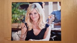 Reese Witherspoon, Original Autogramm auf Foto in Farbe