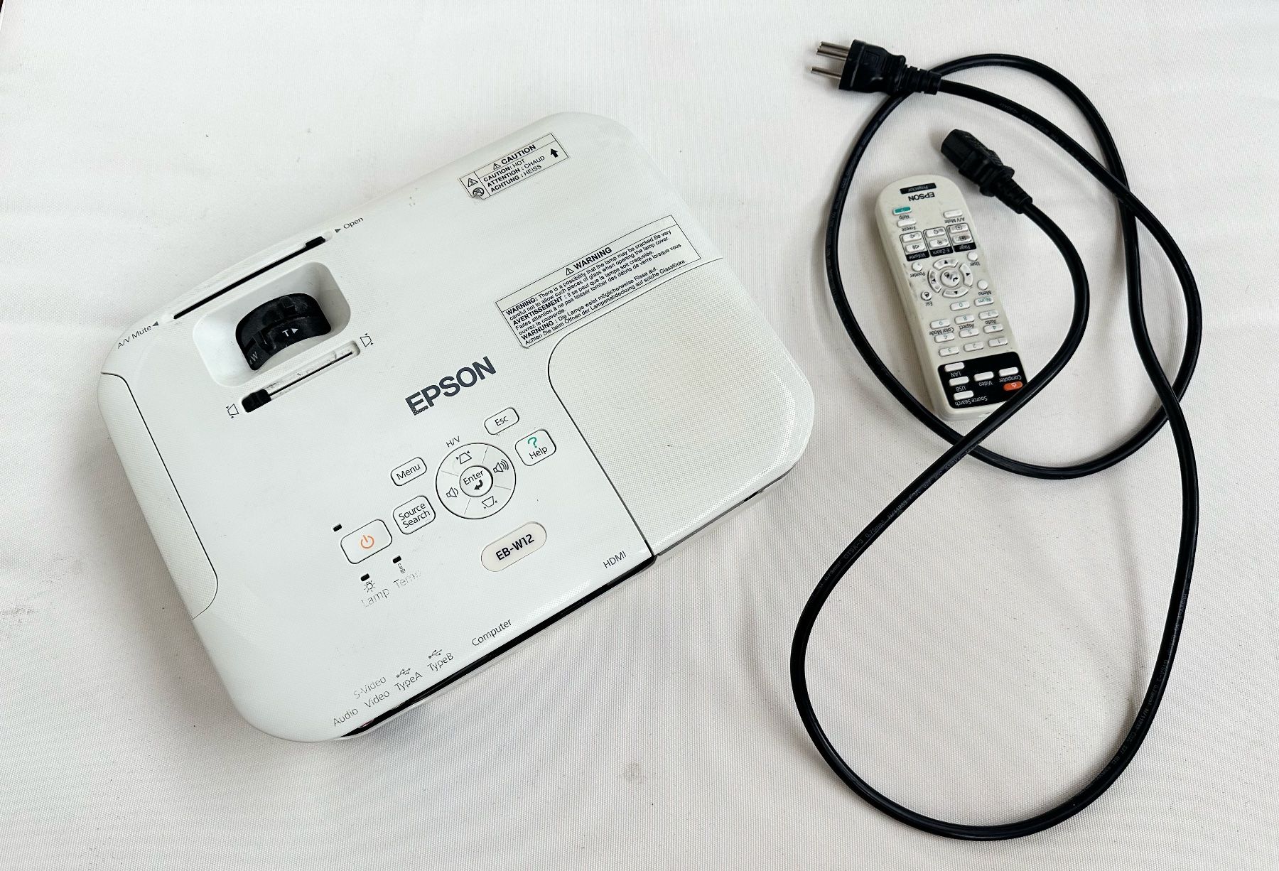 Epson Videoprojektoren: Epson EB-W12 – Defekt aus Zürich von dee_75my