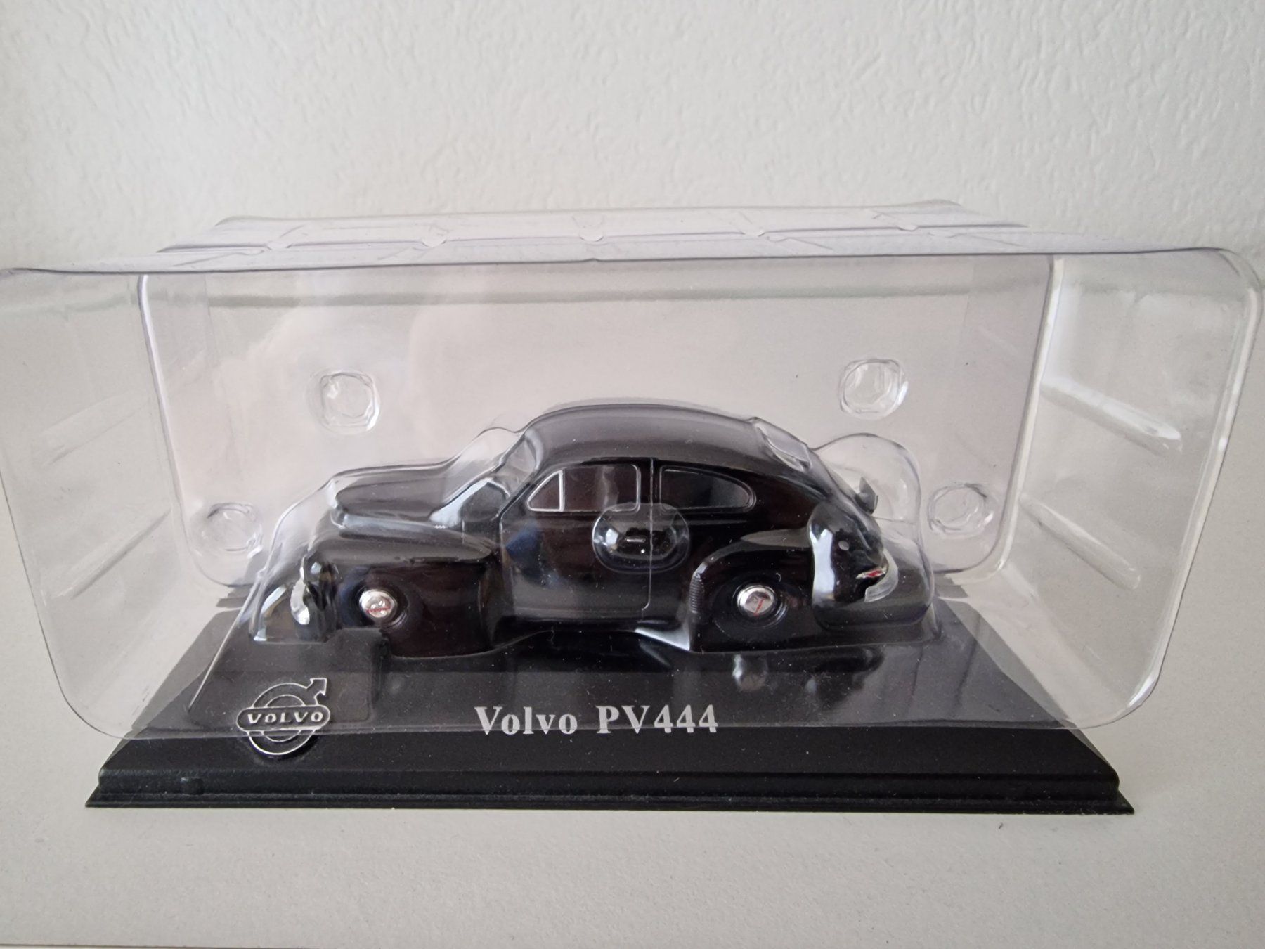 Volvo Modellautos: VOLVO PV444 - ATLAS - 1:43 – Neu (gemäss Beschreibung) aus Auenstein von Atomium 1