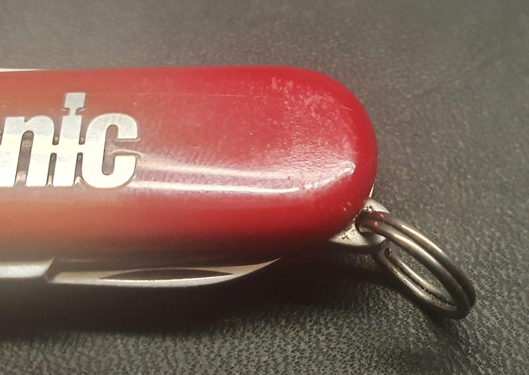 Victorinox Coltelli tascabile: 3 kleine Victorinox Taschenmesser mit Logo – Usato da Härkingen venduto da MarianneSi 5