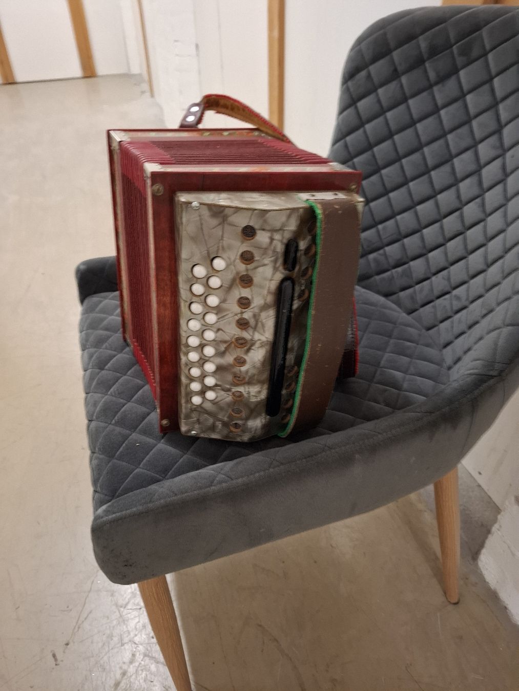 Strumenti musicali: Schwyzerorgeli klein – Usato da Villeneuve venduto da BibiVintage 2
