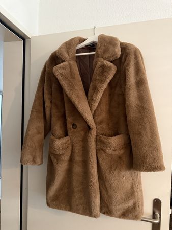 Warmer, brauner Teddyfell-Mantel, ideal für den Winter!