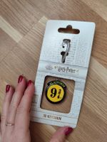 Harry Potter Platform 9 3/4 Keychain - Brand New! ✨