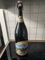 Leere 3 Liter Bierflasche von Quöllfrisch
