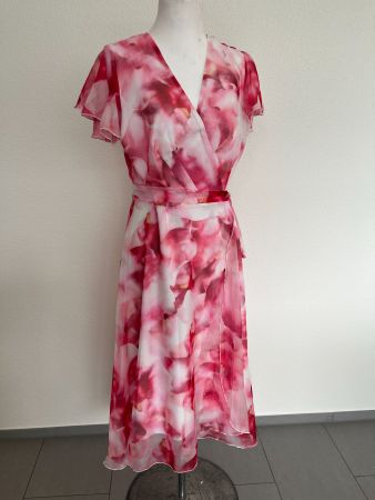 Angenehmes Kleid, NEU, Gr. M, NP 109.-