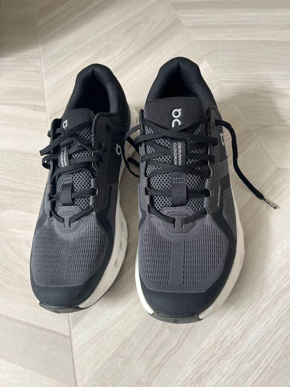 On Scarpe da uomo: Chaussures de course On CloudRunner 2 noires, T.45 – Nuovo (secondo la descrizione) da Le Mont-sur-Lausanne venduto da nitanium 1
