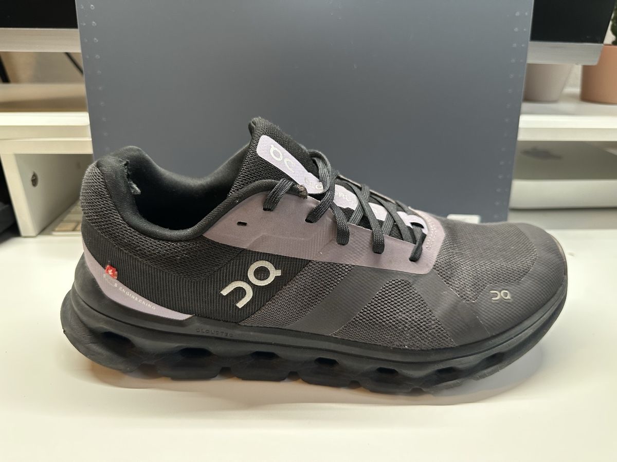 On Scarpe da uomo: On Running Cloudrunner Gr.44 – Usato da Basel venduto da olgarachel 3