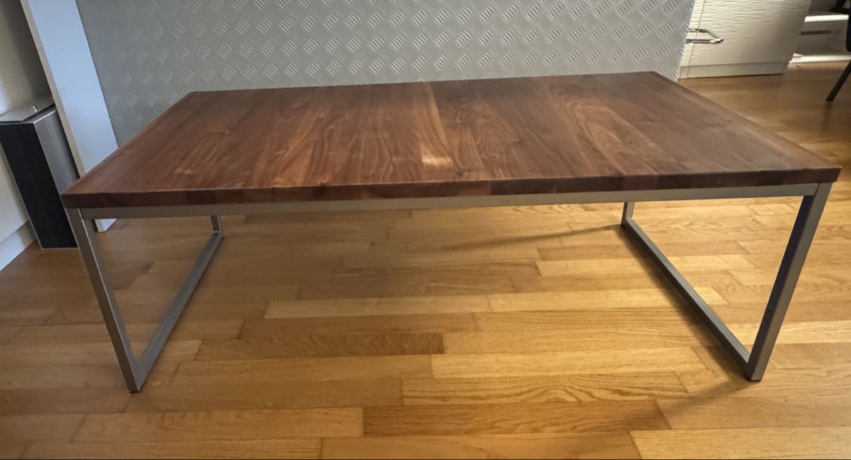 Tavoli: Salontisch Nussbaum mit Metallgestell – Usato da Emmenbrücke venduto da Herzog07 2