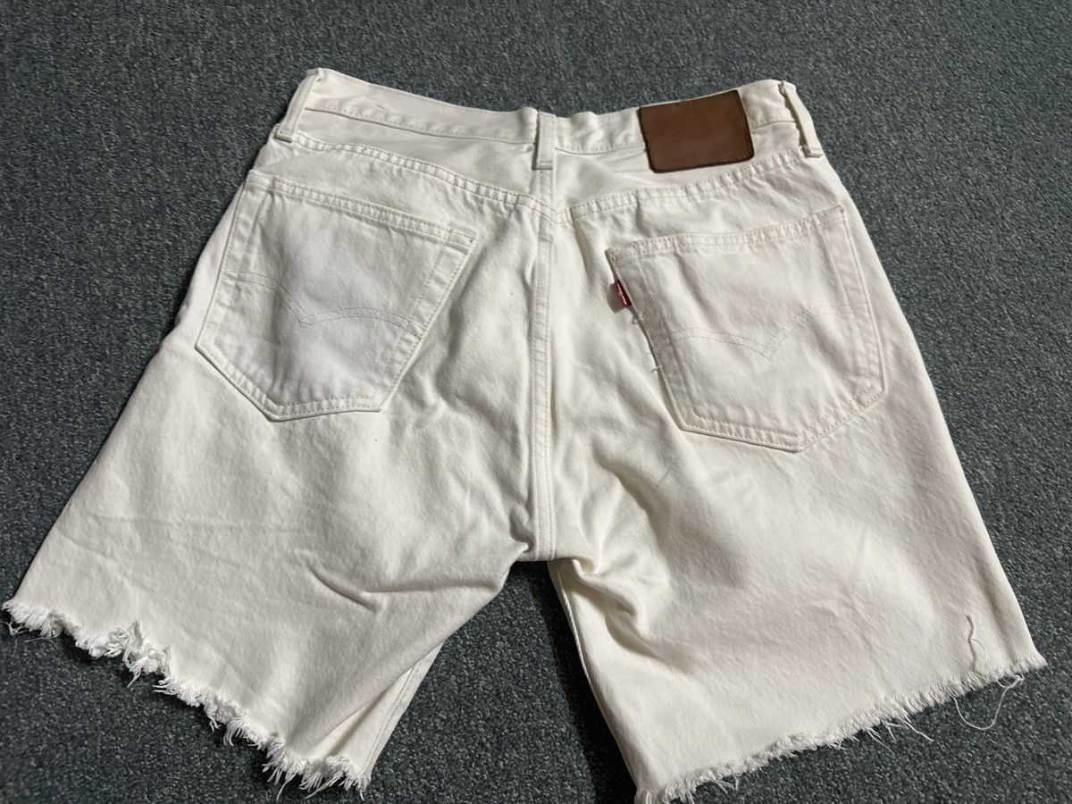 Levi's Jeans: Jeansshorts weisscreme Gr 30 Levis  – Nuovo (secondo la descrizione) da Baltschieder venduto da YmroBe 1