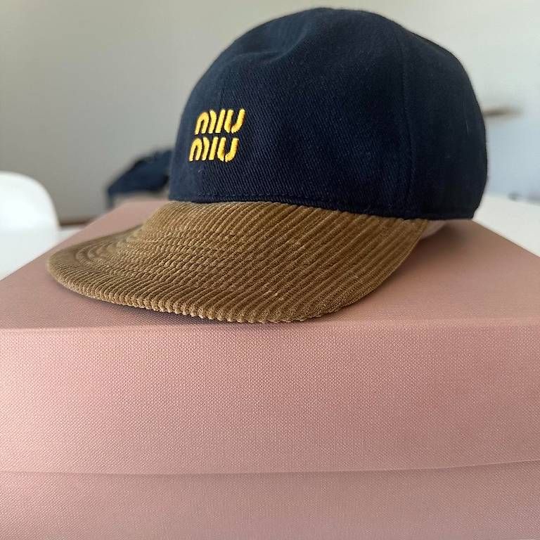 Miu Miu Autres vêtements & accessoires: MIU MIU cap – D'occasion à Zürich par olg_2f26 3