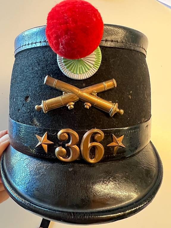 Vêtements anciens: Tschako Schweizer Artillerie-Helm – D'occasion à Stäfa par boohoosu