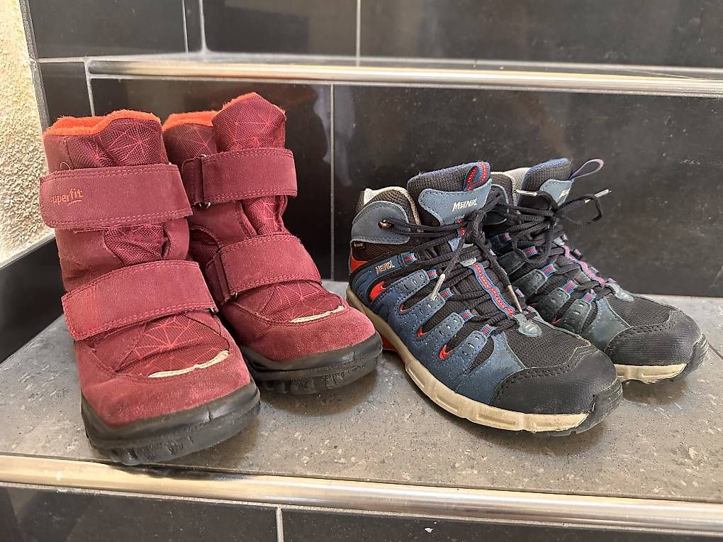 Schuhe für Jungen: Wanderschuhe und Winterstiefel in Gr. 32 – Gebraucht aus Marbach SG von kha_s5m6