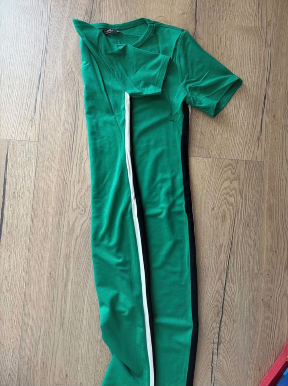 Bershka Vestiti: Kleid Bershka Grösse M Neu – Nuovo (secondo la descrizione) da Rottenschwil venduto da paw_8rdy 3