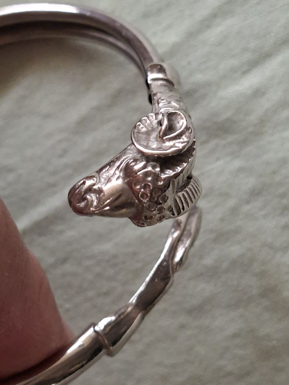 Armbänder & -reifen: Bracelet jonc rigide – Gebraucht aus Genève von pha_km2b