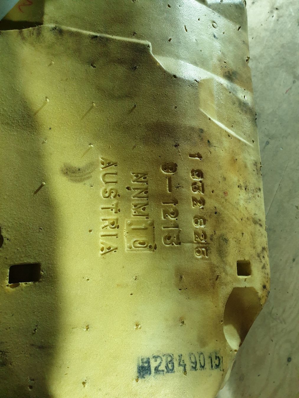 BMW Tutti pezzi di ricambio auto: BMW E30 Rückbank Sitzfläche in grau – Usato da Gams venduto da NadigKraftfahrzeuge 2