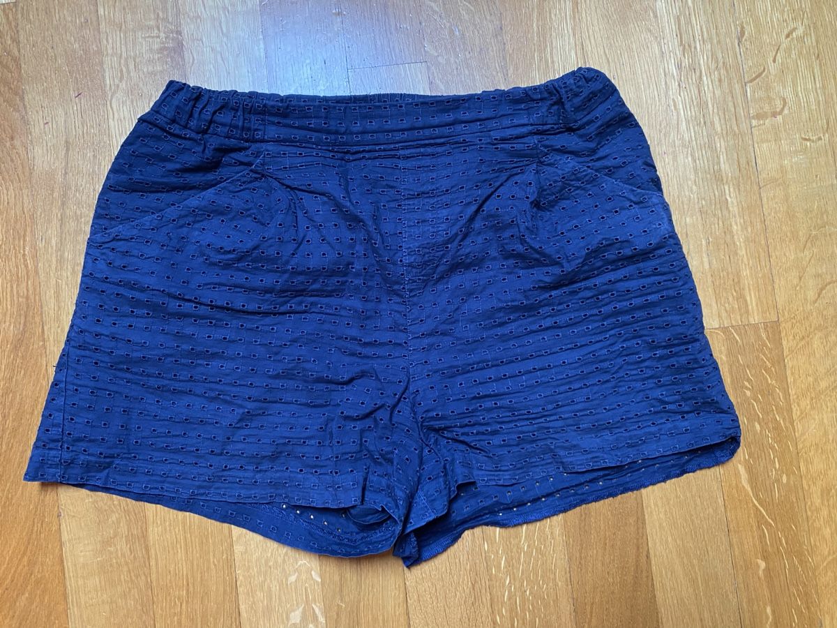 Pantaloni: Short Uniklo taille M bleu marine – Usato da Epagny venduto da nie_n5yb