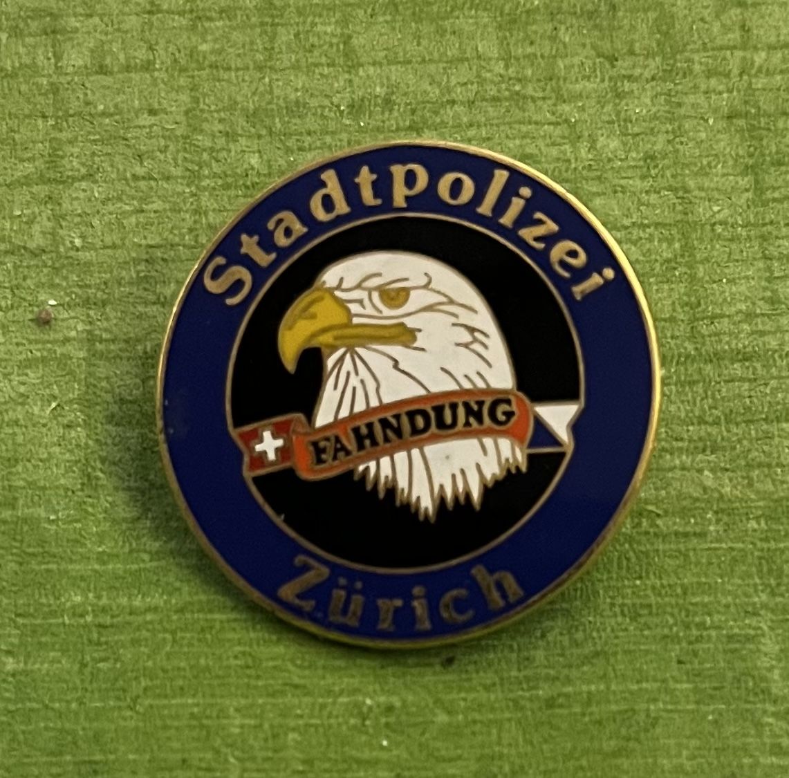Plaquettes & Badges: Polizei Zürich Pin – D'occasion à Itingen par Bebbi6569
