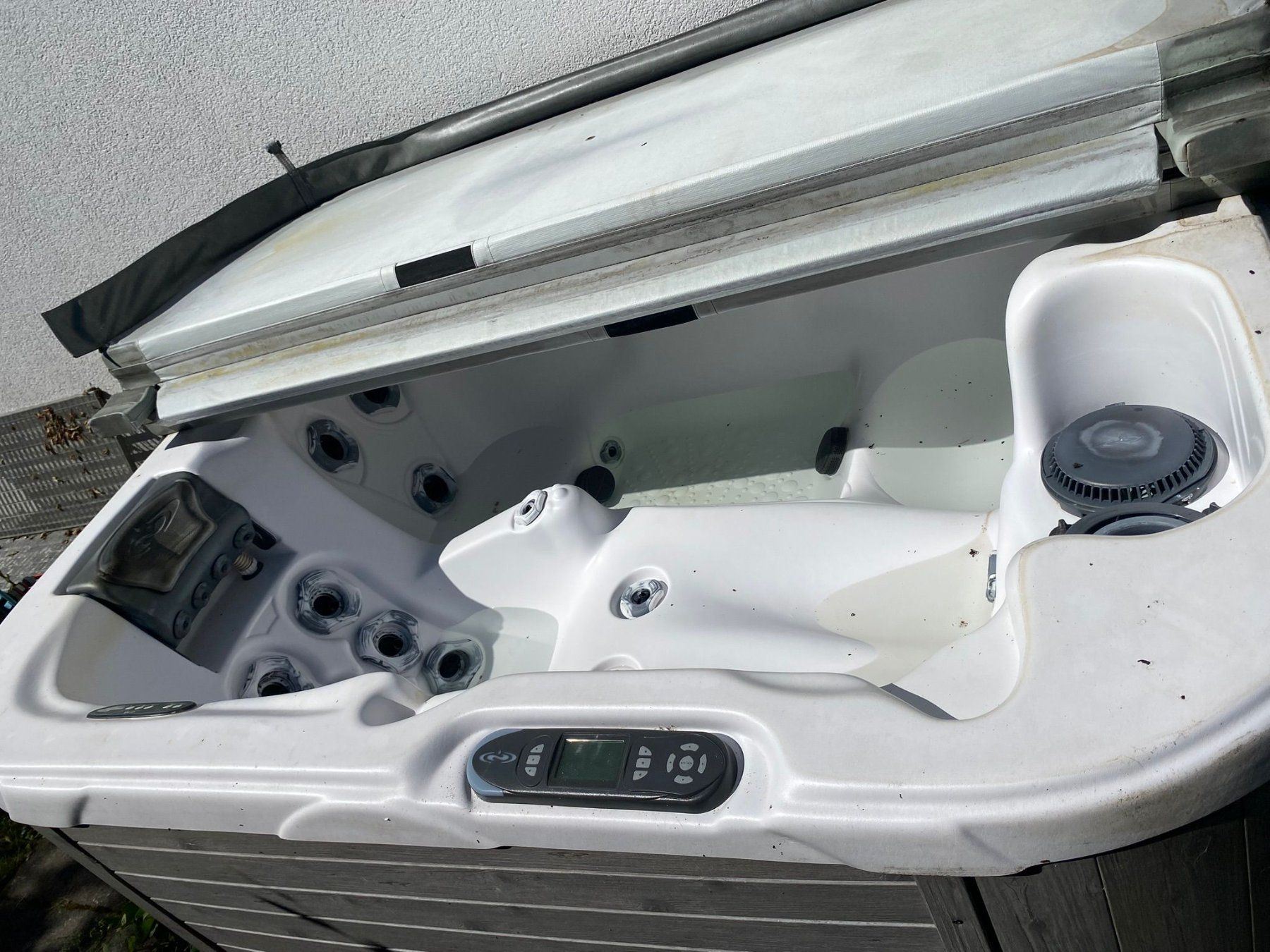 Whirlpool: Whirlpool Triad von Dimension One Spas – Usato da Strengelbach venduto da starm1 2