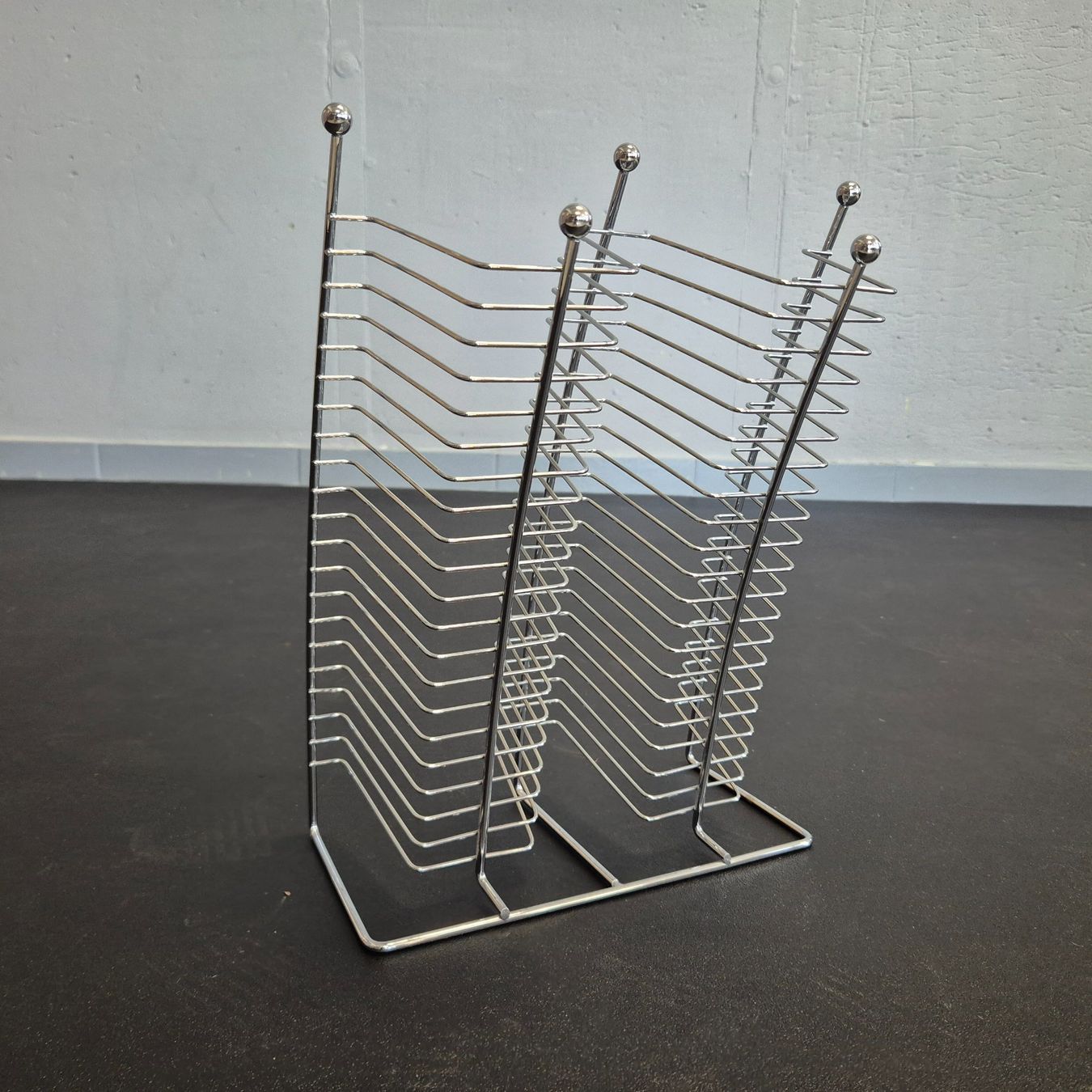 Scaffali: CD-Ständer CD-Regal Metall Chrom Tisch- Regal 40 CD – Usato da Nottwil venduto da Wondewa-Shop 7