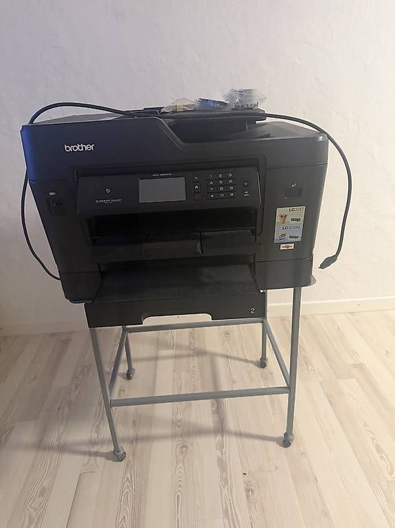 Stampanti: Brother MFC-J3930DW A3 Drucker – Usato da Wettingen venduto da MarekMaj