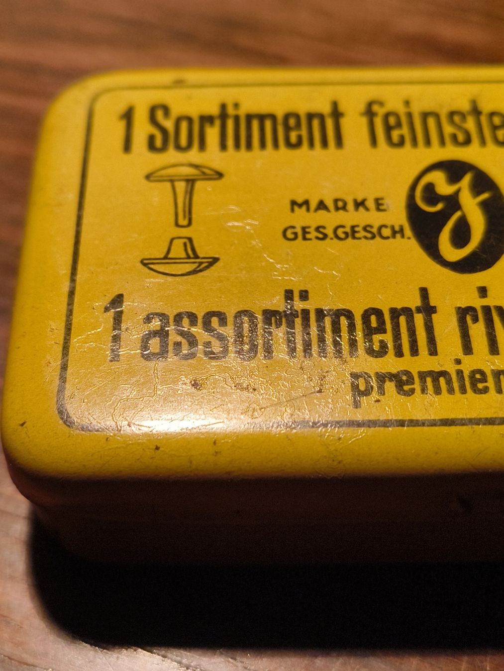 Tutti gli attrezzi: Blechdose gelb Sortiment feinster Hohlnieten Hoffmann Thun – Usato da stettlen venduto da VintageBern_ch 5