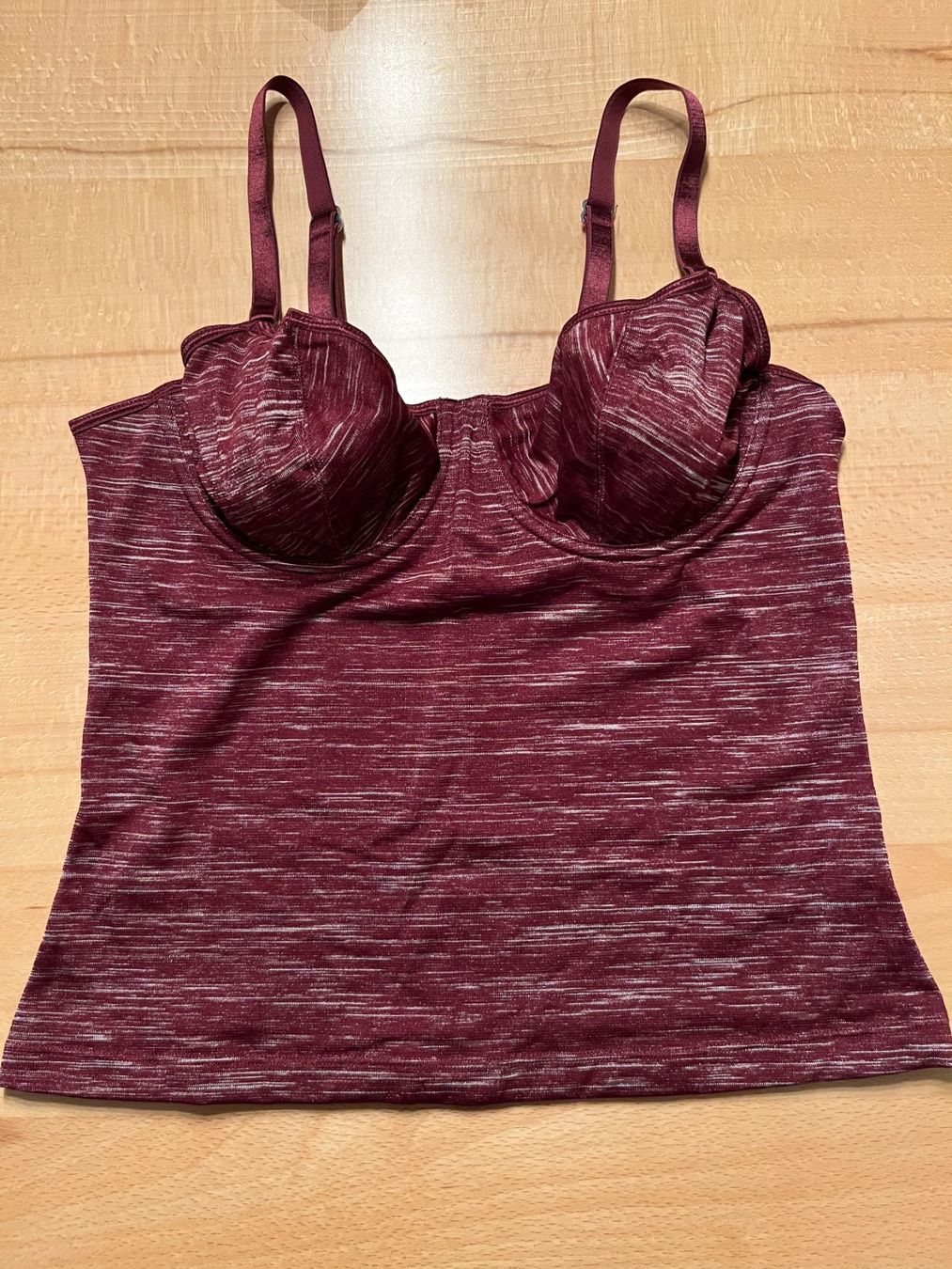 Top: Bordeaurotes Bustier mit Bügel, Grösse S – Nuovo (secondo la descrizione) da Baar venduto da Aatina