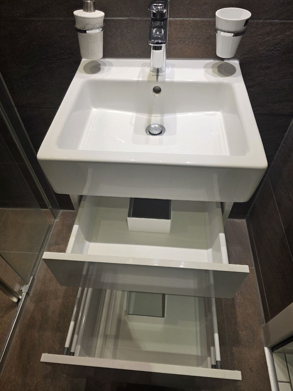 Duravit Installations & Meubles: Waschtischunterschrank weiss Keramik mit 2 Schubladen – D'occasion à Wolhusen par satmin