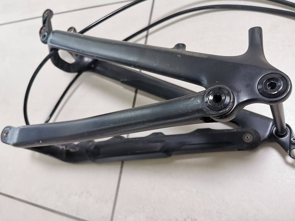 Specialized Pezzi di ricambio: Specialized stumpjumper  s-works 2019 triangle arrière 29" – Usato da Bulle venduto da iwa_snz5 1