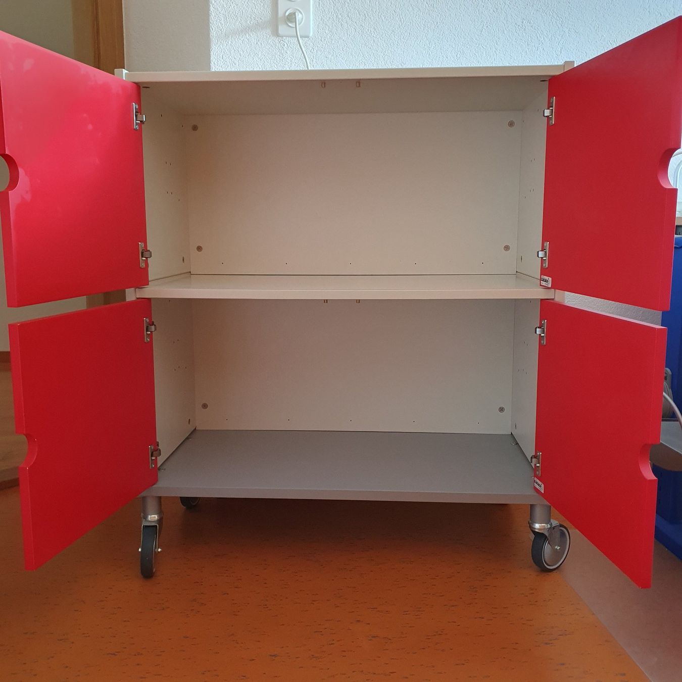 Ikea Korpus: Büromöbel auf Rollen – Gebraucht aus Wetzikon von Heia01 2