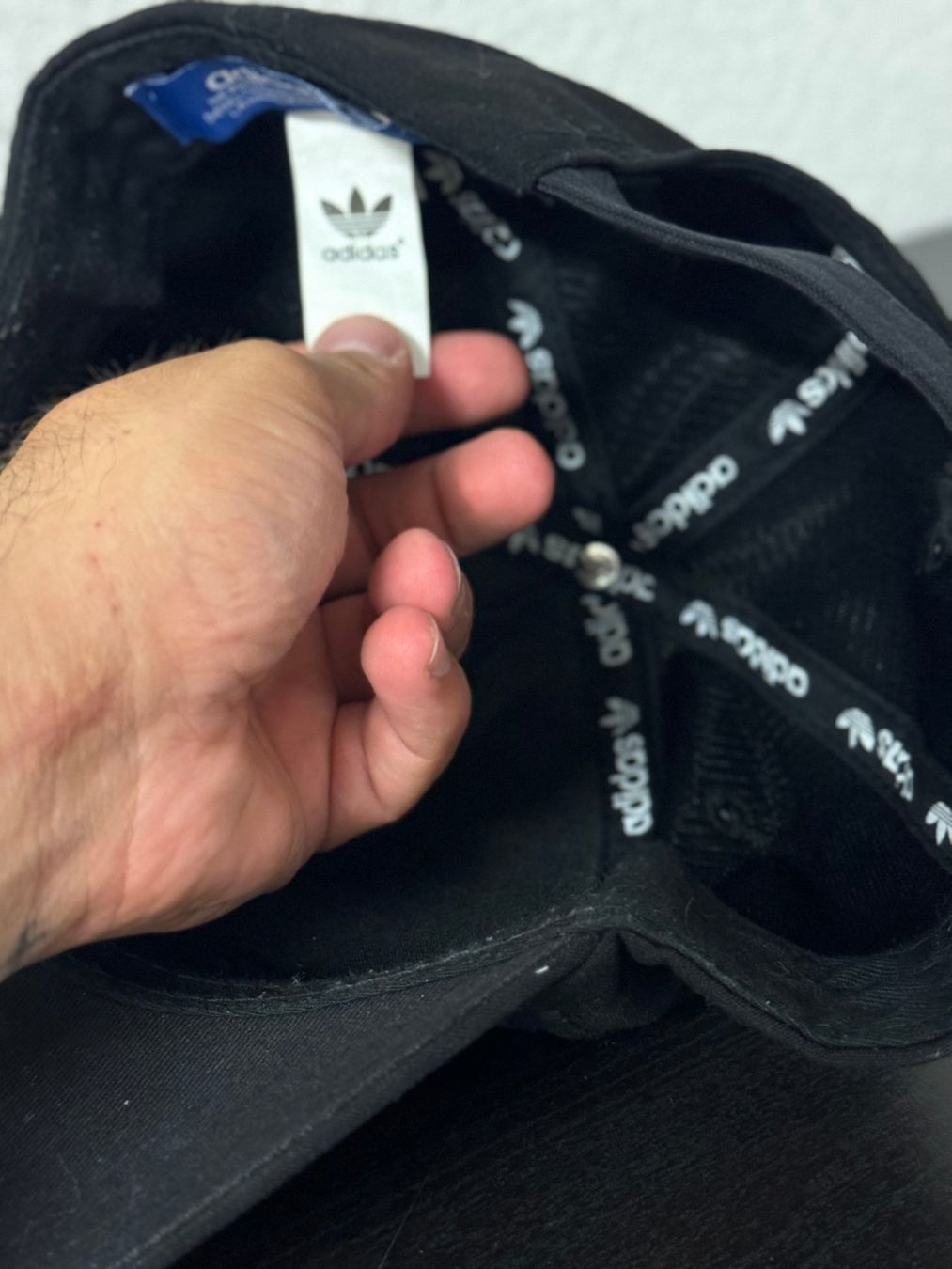 Hüte, Mützen & Caps: Adidas Kappe schwarz – Gebraucht aus Ostermundigen von Vangiolillo 2