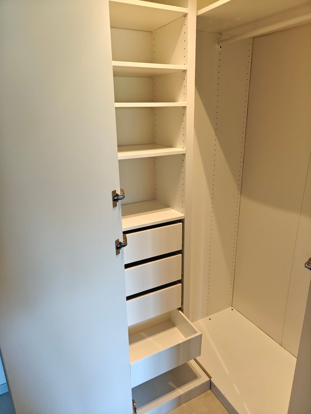 Ikea Schränke: Geräumiger Kleiderschrank – Gebraucht aus Bilten von And12 5