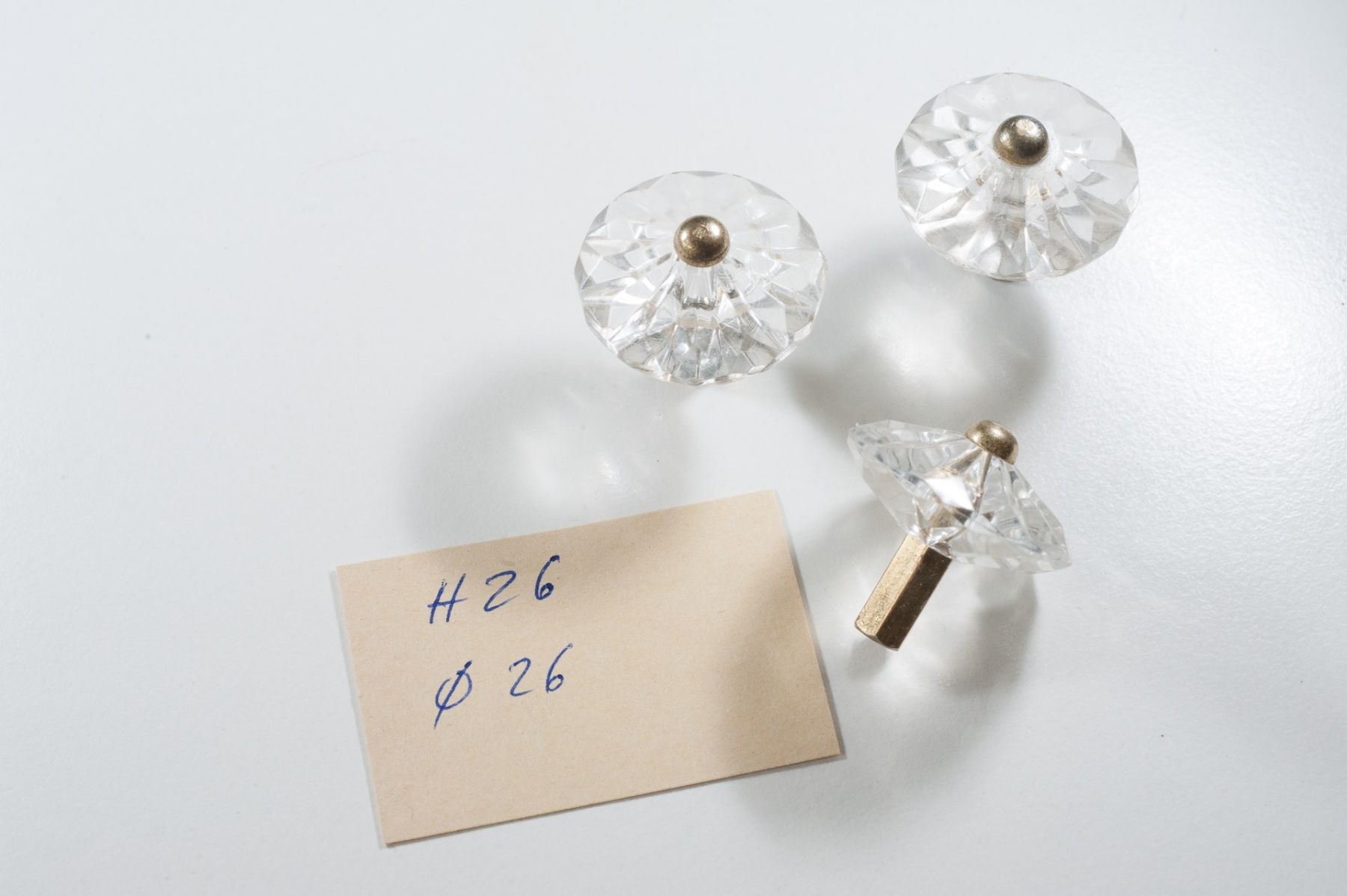 Bottoni: Drei Möbelknöpfe Plexiglas / Goldknopf – Usato da Schwerzenbach venduto da floridan 2