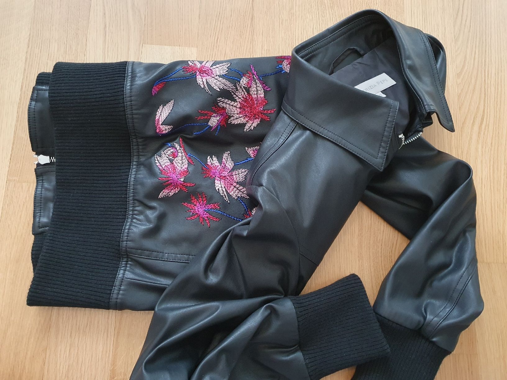 Patrizia Pepe Jacken: Frühlingsjacke - Patrizia Pepe mit Blumenprint – Neu (gemäss Beschreibung) aus Wettingen von __Dom__ 2