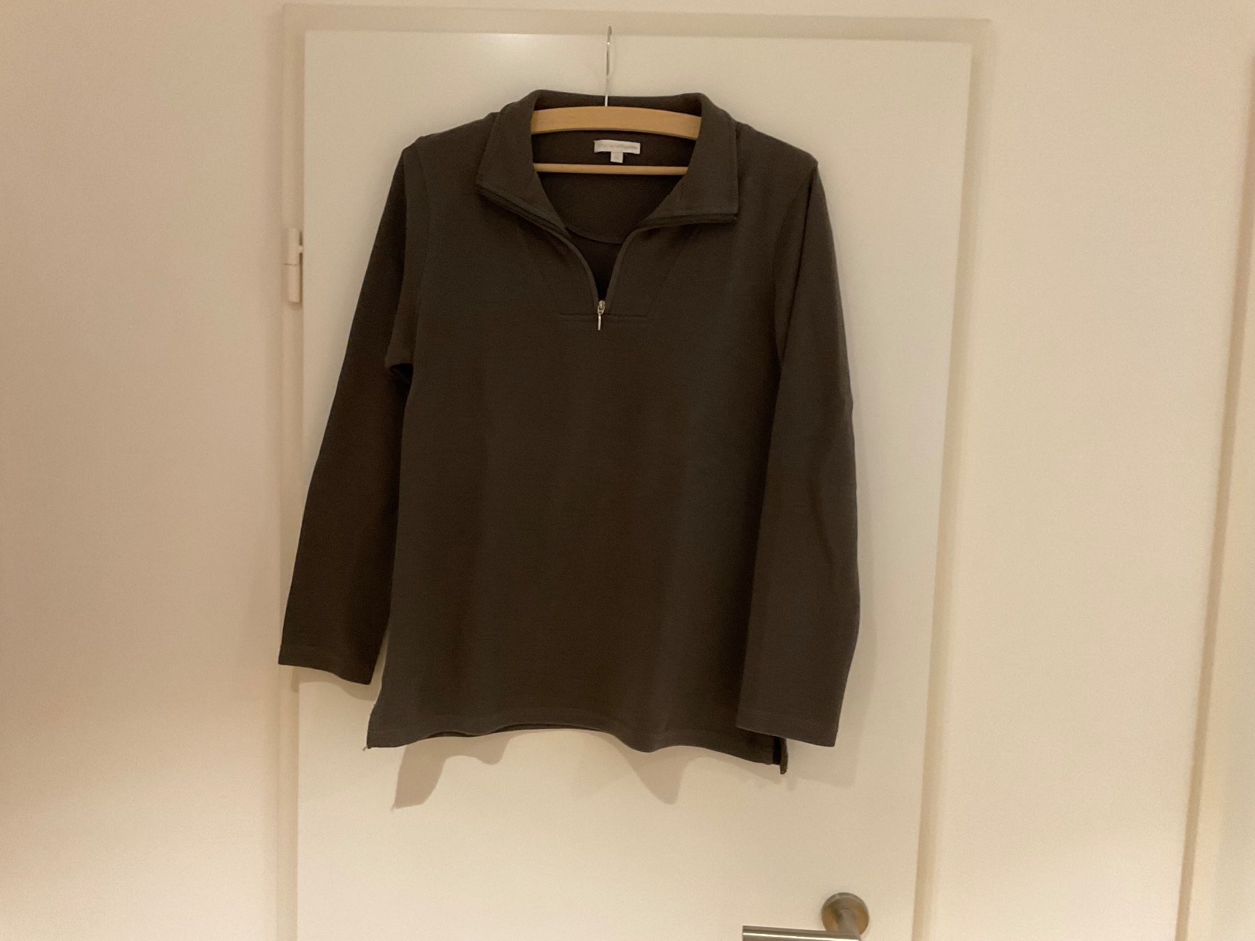 Maglioni & Felpe: Pullover Grösse M sehr gut erhalten – Usato da Wetzikon ZH venduto da Laube02