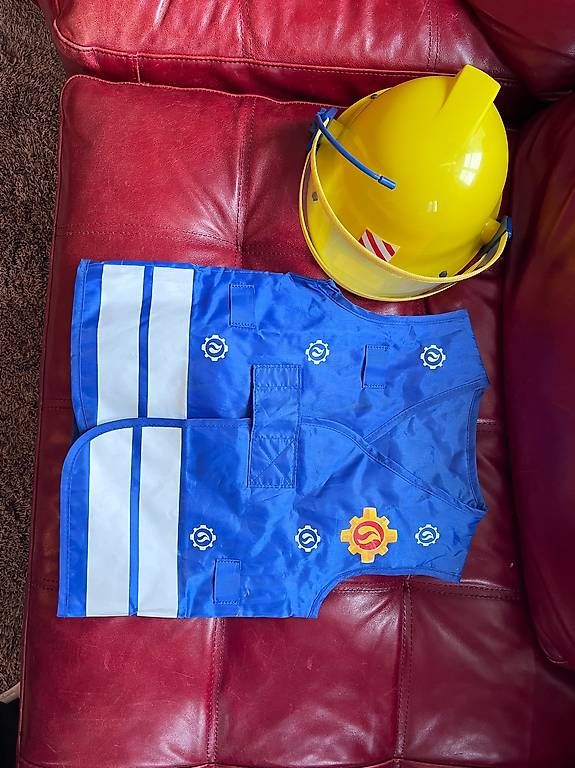 Giocattoli: Feuerwehrmann Sam Helm & Weste – Usato da Zürich venduto da mimi091