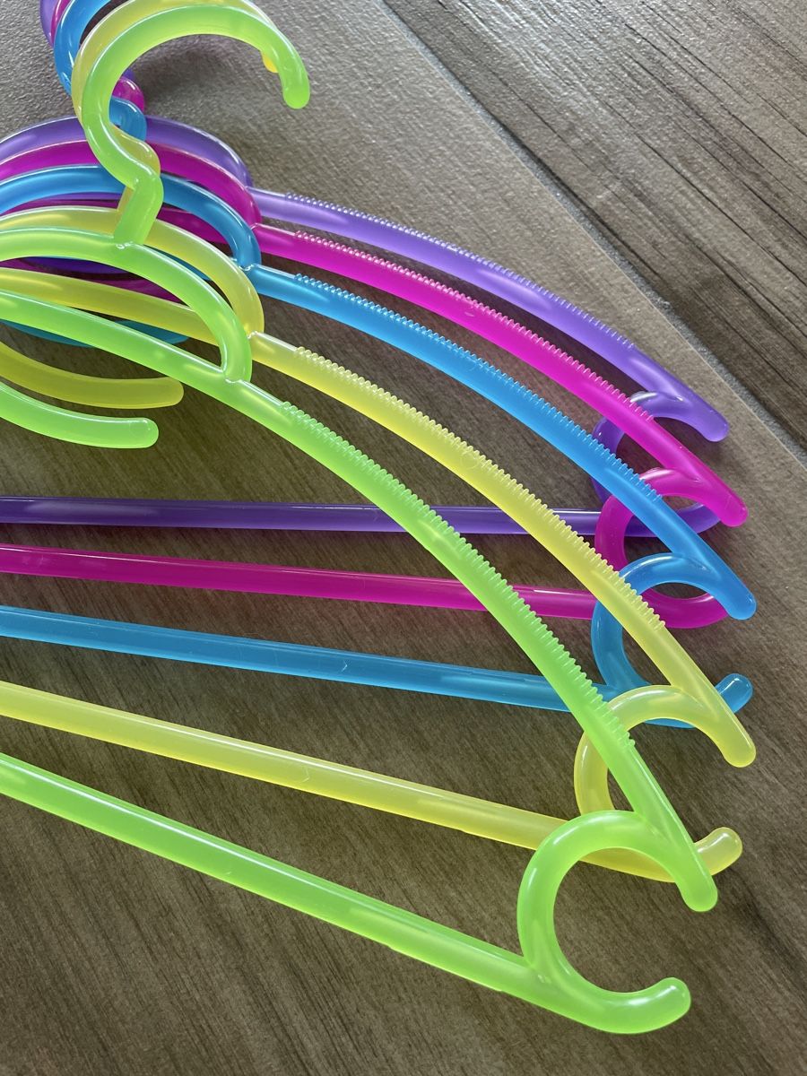 Appendiabiti: 5x Kinder Kleiderbügel in Regenbogenfarben – Usato da Uznach venduto da Player6 1